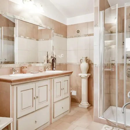 Flat With Private Pool In The Heart Of Nature Holiday home Malaucene